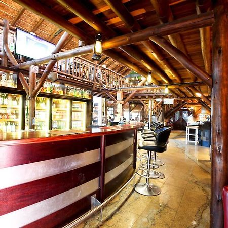 Хостел Back2Roots Backpackers Виндхук Экстерьер фото